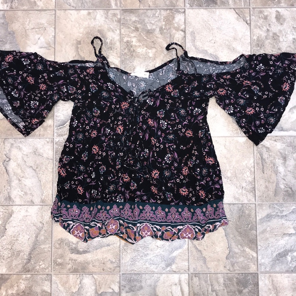 L.A hearts top